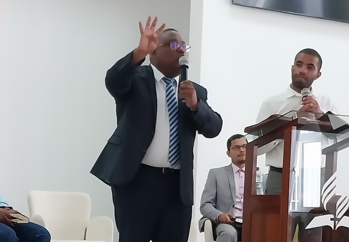 Olivier Yenkamala - Seminário "Cristo no Mundo dos Negócios" termina com Sucesso e Desafia a Criação da ASI Cabo Verde